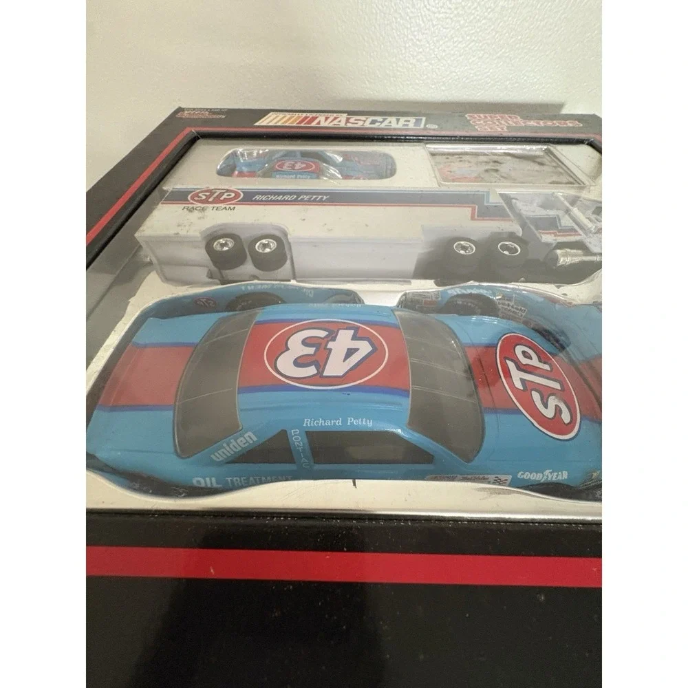 RACING CHAMPIONS #43 RICHARD PETTY 1992 SUPER COLLECTOR Set 3 Cars Transporter